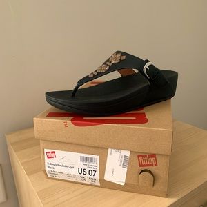 FitFlop thong leather sandals, Size 7